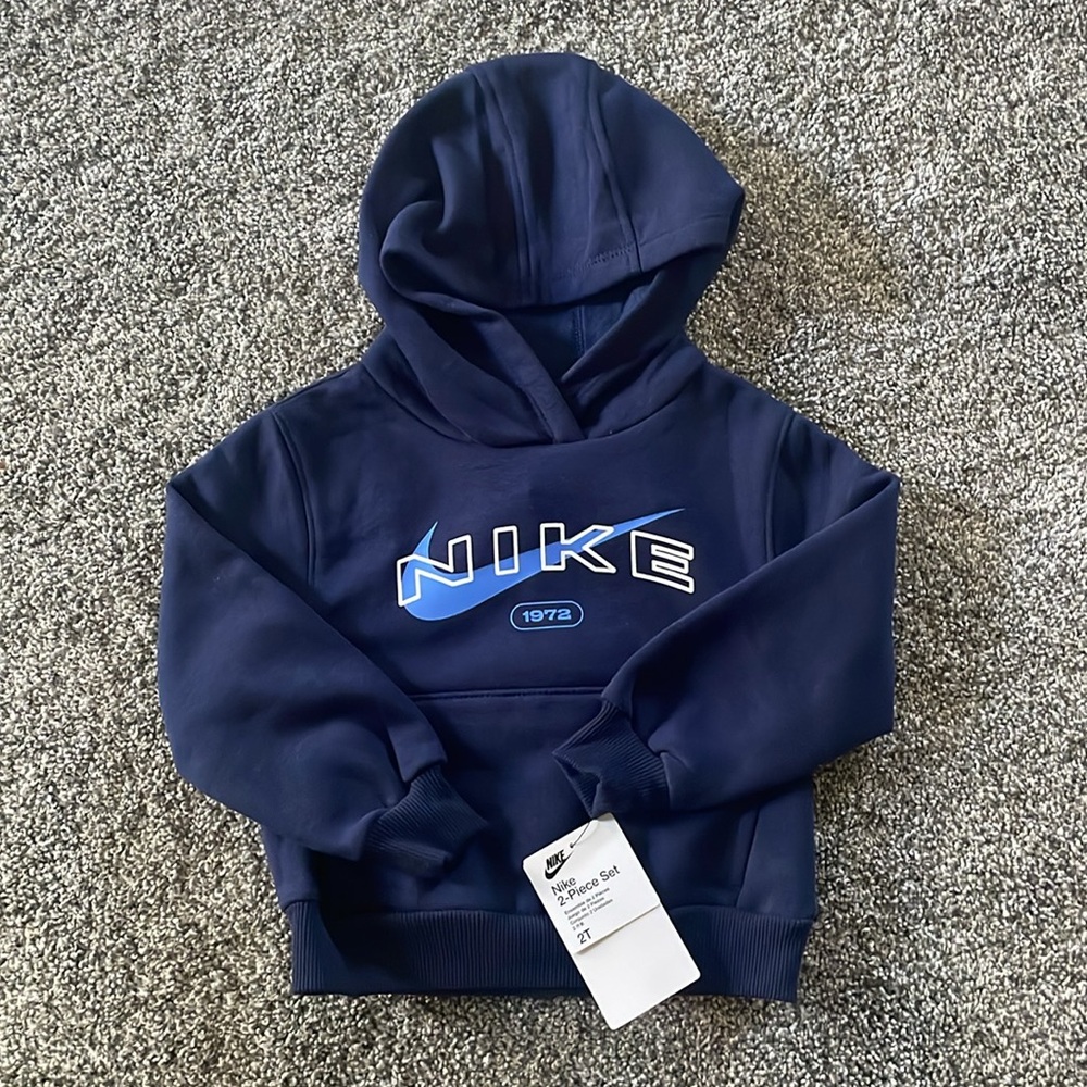 NEW! NIKE 2-PIECE BLUE SWEATSHIRT AND SWEATPANTS SET. SIZE 2T. BOYS. - Picture 5 of 8